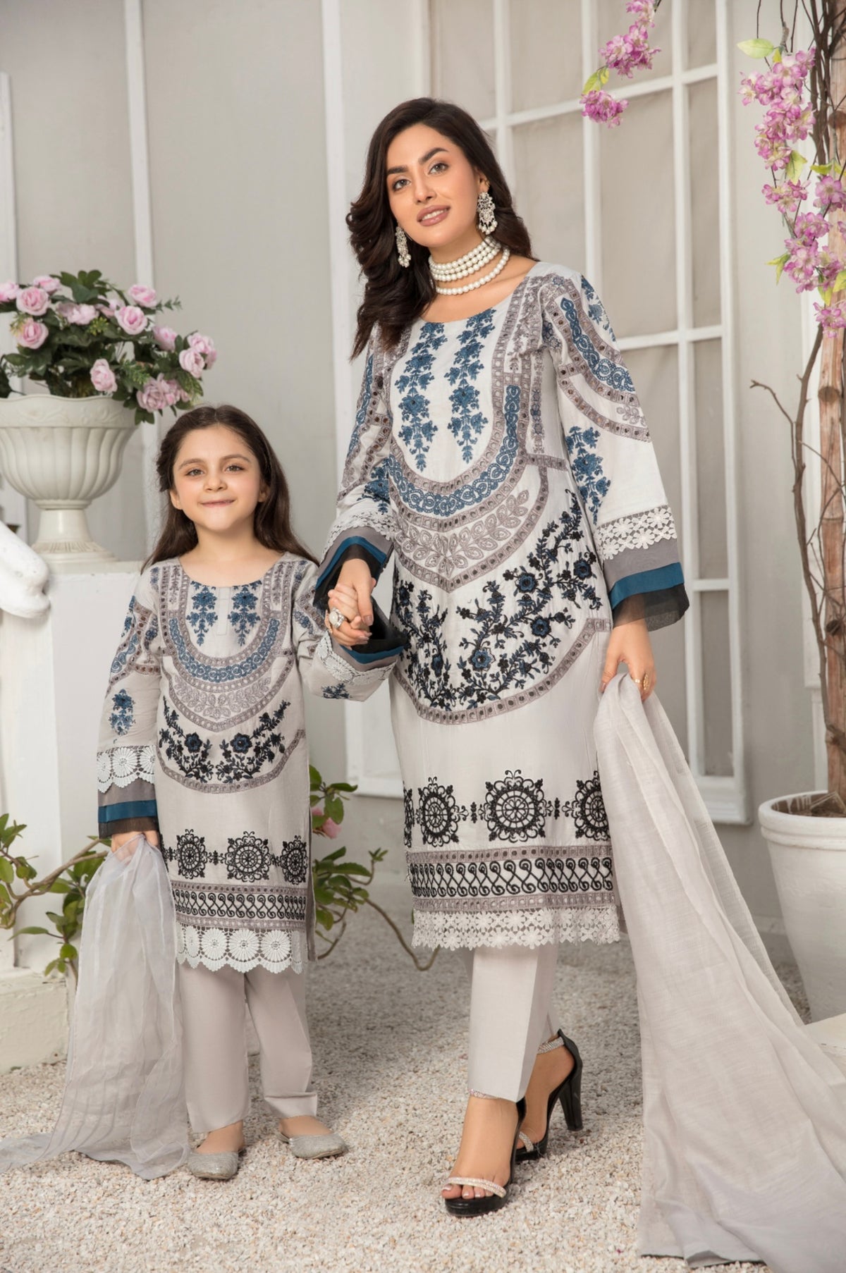 SIMRANS EVA 3PC EMBROIDERED LAWN READYMADE MUMMY & ME/kids SEMD-003
