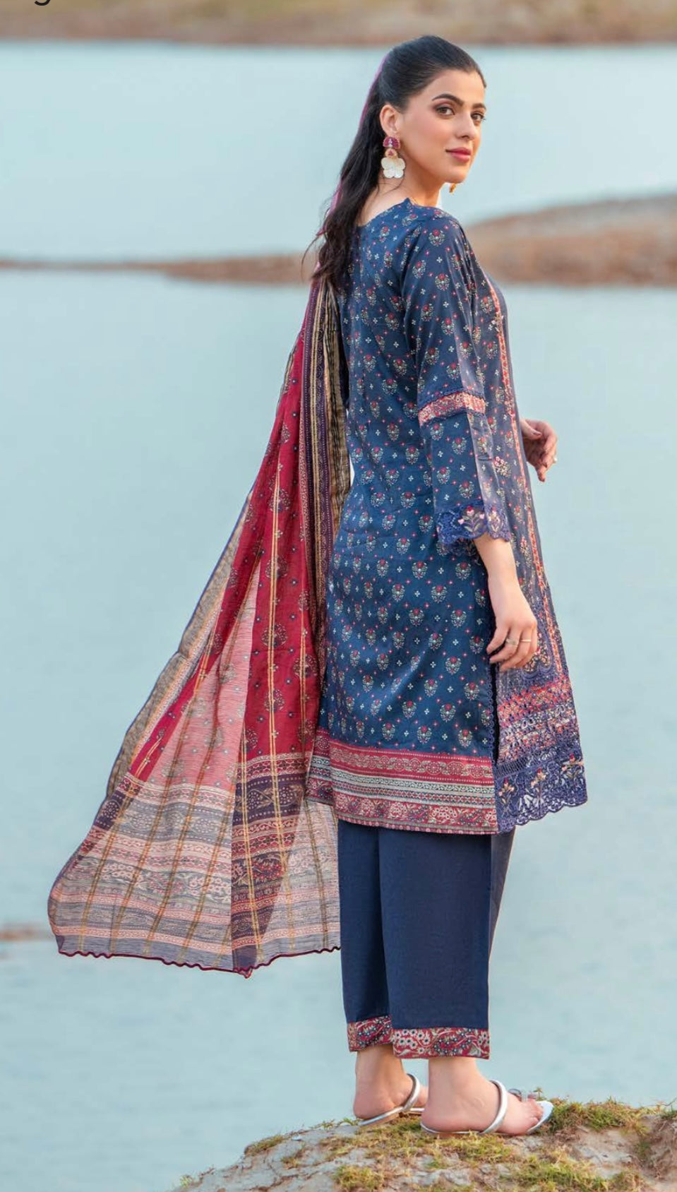 MUNIRA | EMBROIDERED LAWN READYMADE | MVL05