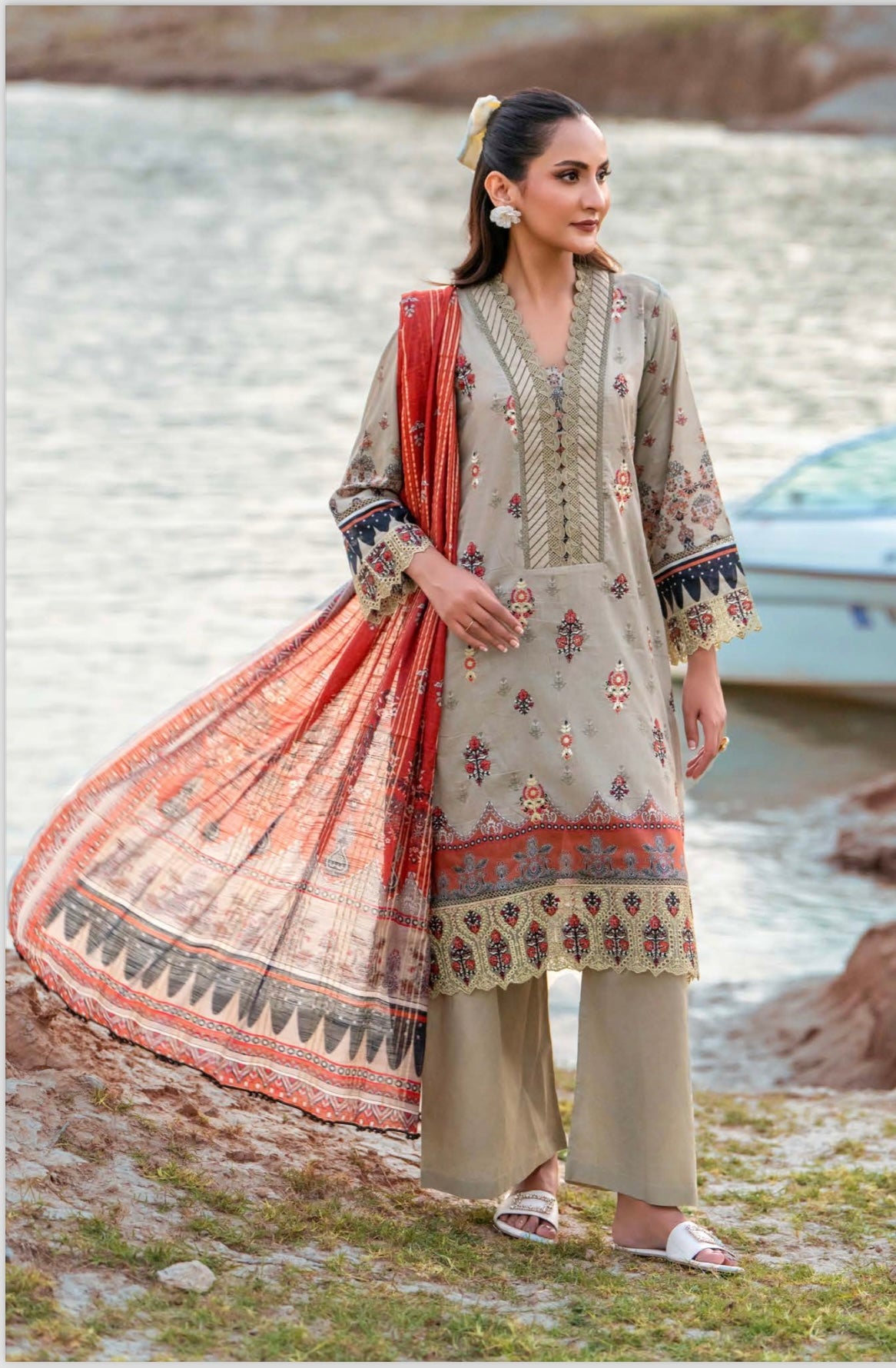 MUNIRA | EMBROIDERED LAWN READYMADE | MVL06