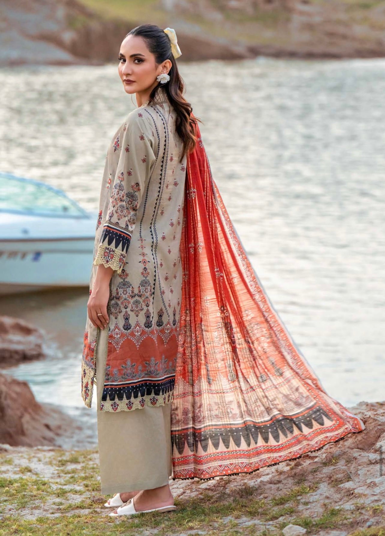 MUNIRA | EMBROIDERED LAWN READYMADE | MVL06