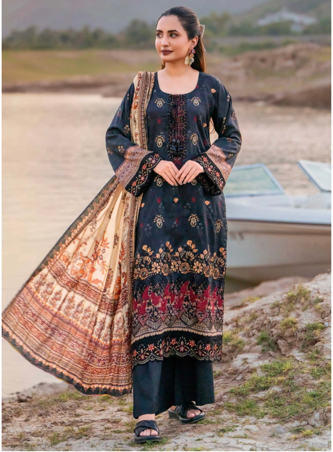 MUNIRA | EMBROIDERED LAWN READYMADE | MVL07