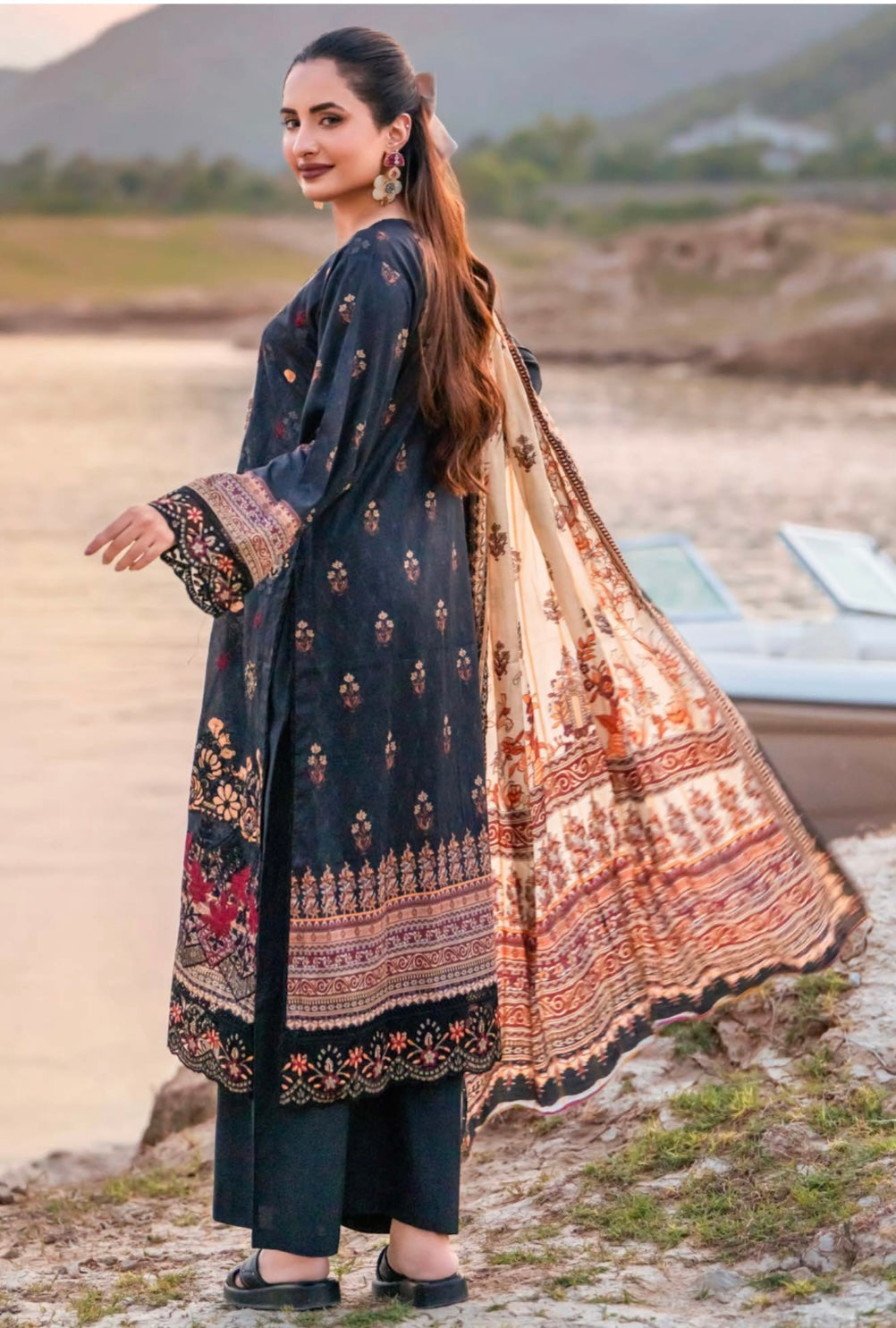 MUNIRA | EMBROIDERED LAWN READYMADE | MVL07