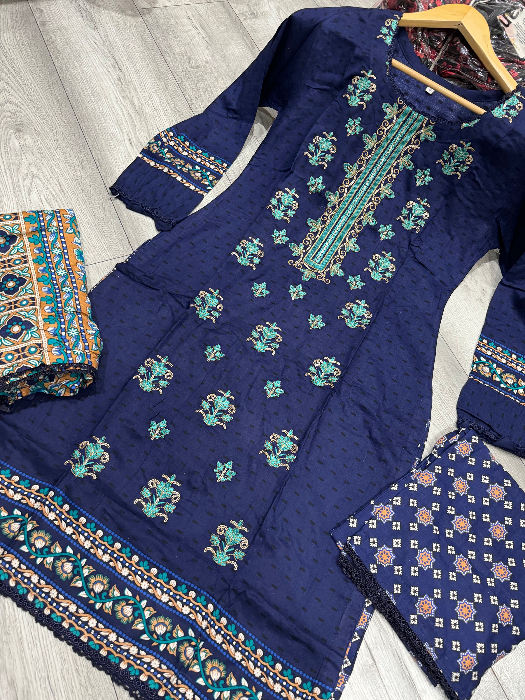 NISHAT INSPIRED | EMBROIDERED 3PC LINEN READYMADE | MBD7873