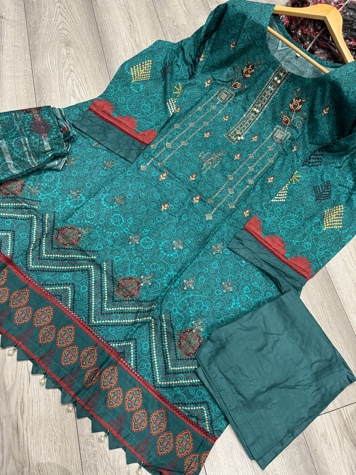 AROOSH INSPIRED | EMBROIDERED 3PC LINEN READYMADE | MBD7889