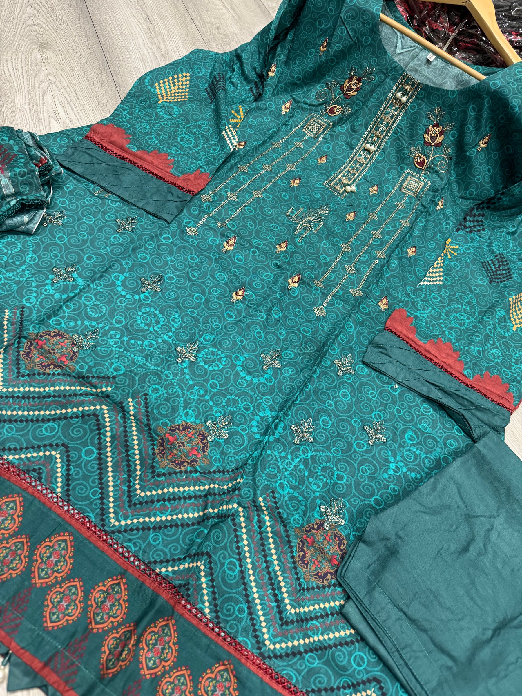 AROOSH INSPIRED | EMBROIDERED 3PC LINEN READYMADE | MBD7889