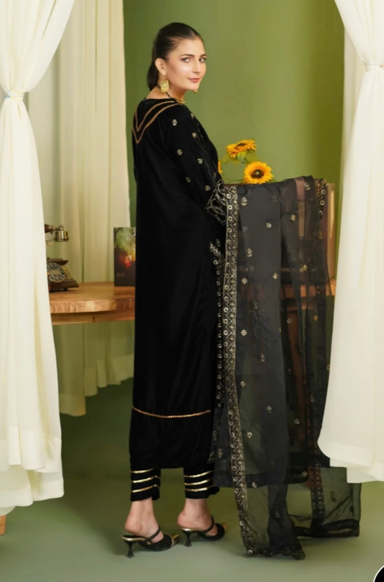 SIMRANS ‘MAKHMALI’ | EMBROIDERED VELVET FANCY DUPATTA READYMADE | SM710 (BLACK)