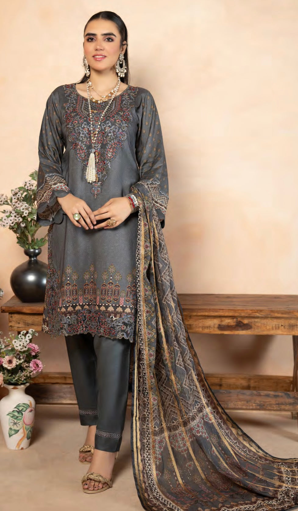 MUNIRA | EMBROIDERED LINEN READYMADE | MOL-002