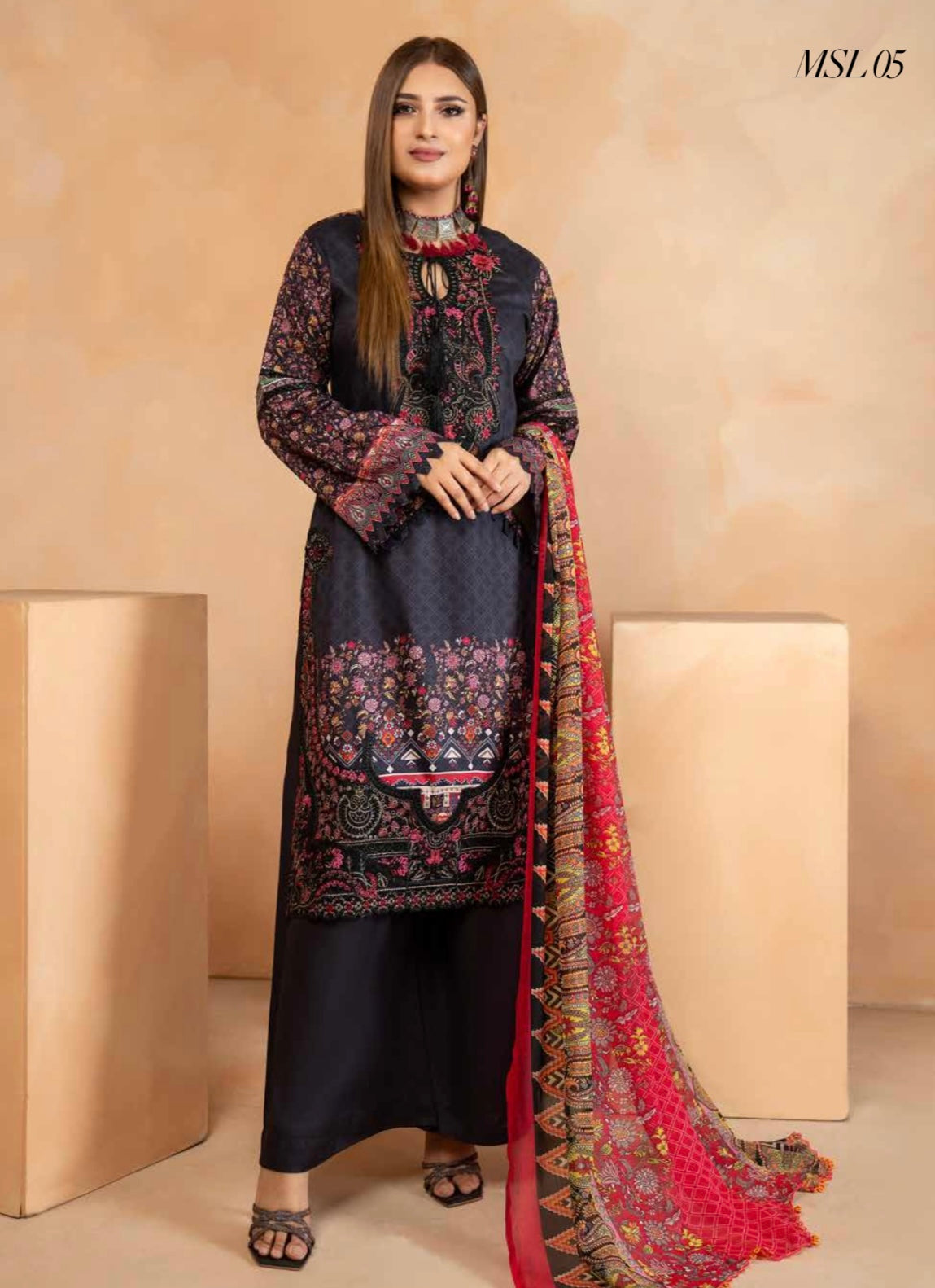 MUNIRA | EMBROIDERED LINEN READYMADE | MOL05