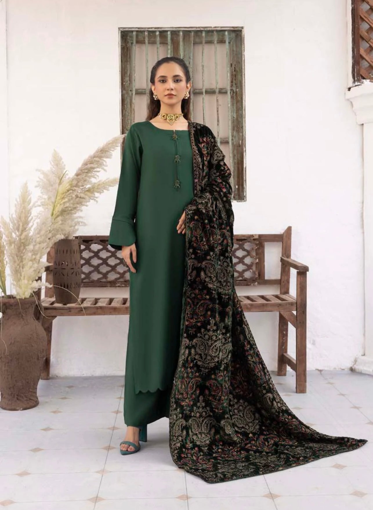 Jaan-b embroidered 3 piece dhanak suit with velvet shawl 01435