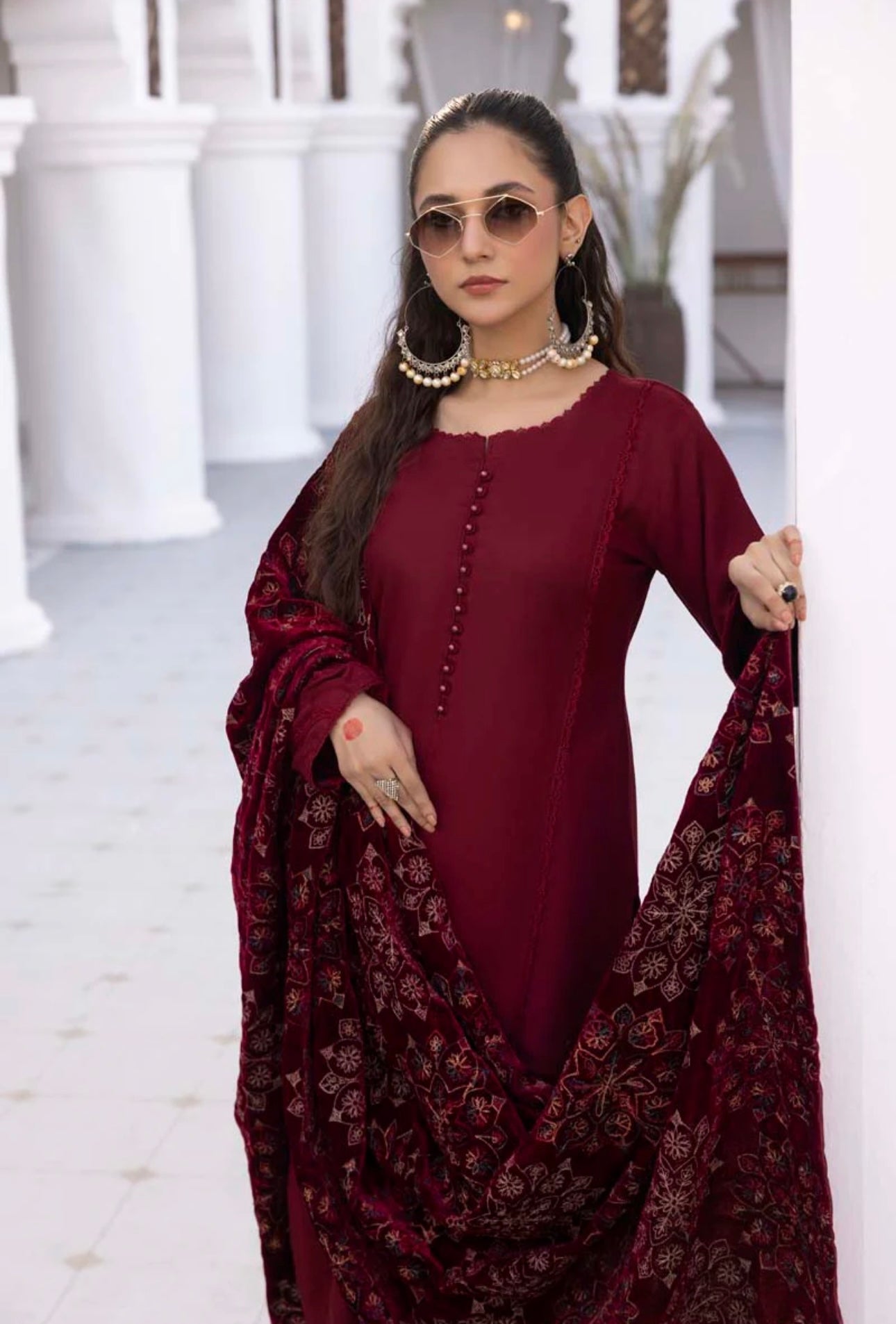 Jaan-b embroidered 3 piece dhanak suit with velvet shawl 01434