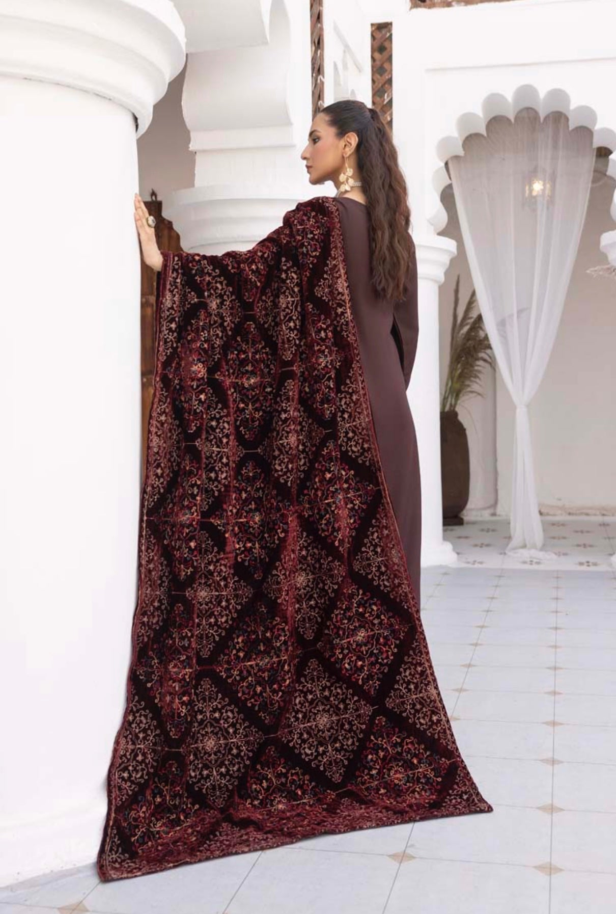 Jaan-b embroidered 3 piece dhanak suit with velvet shawl 01433