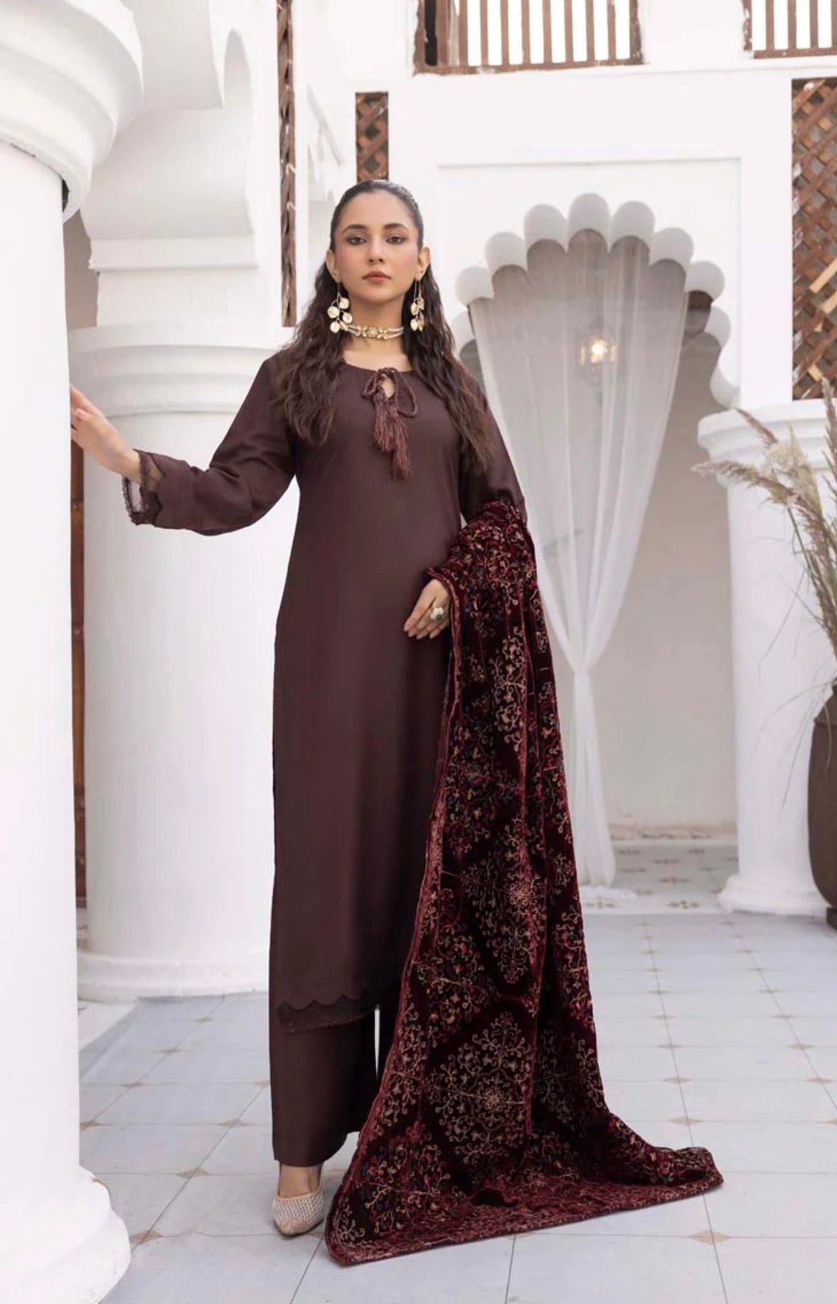 Jaan-b embroidered 3 piece dhanak suit with velvet shawl 01433