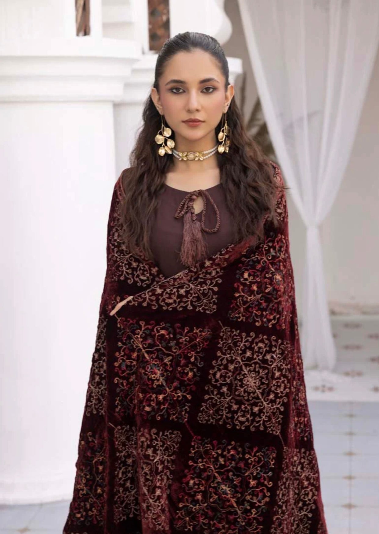 Jaan-b embroidered 3 piece dhanak suit with velvet shawl 01433