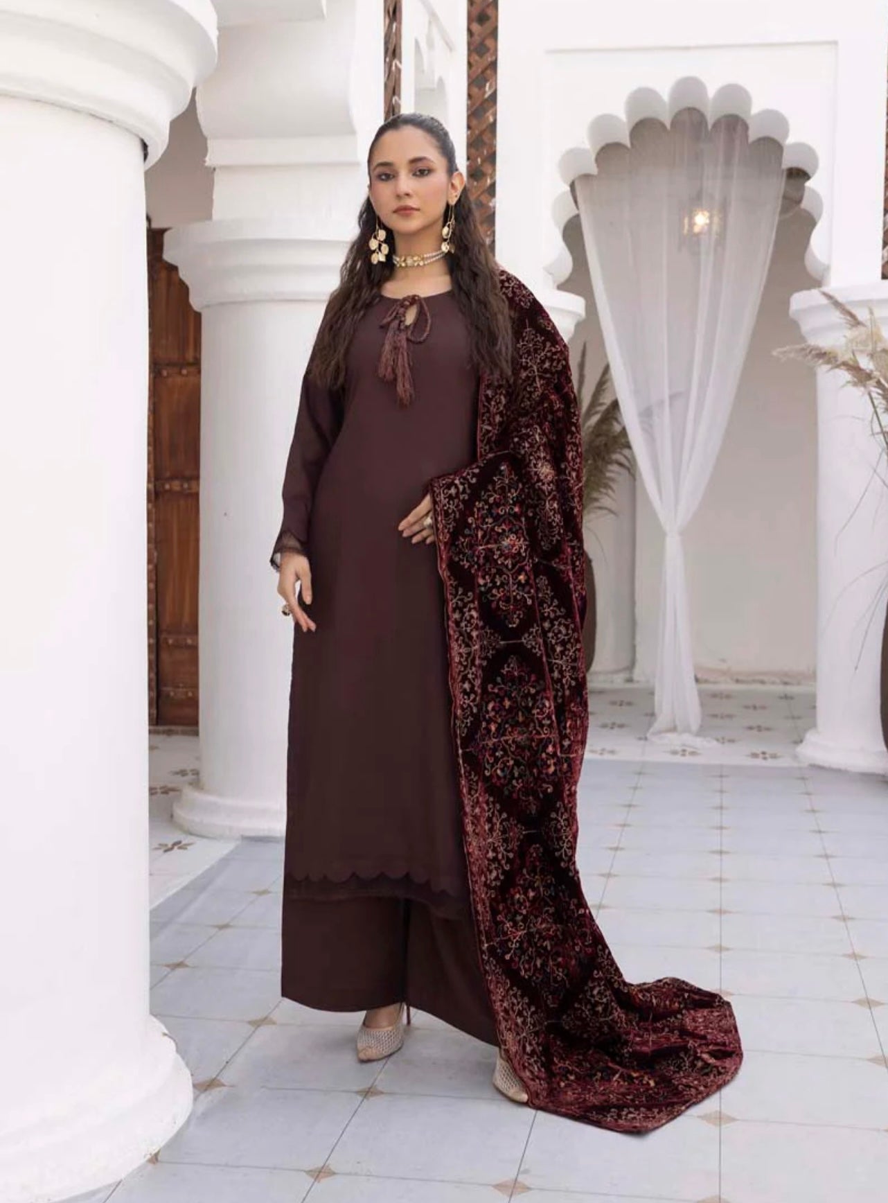 Jaan-b embroidered 3 piece dhanak suit with velvet shawl 01433