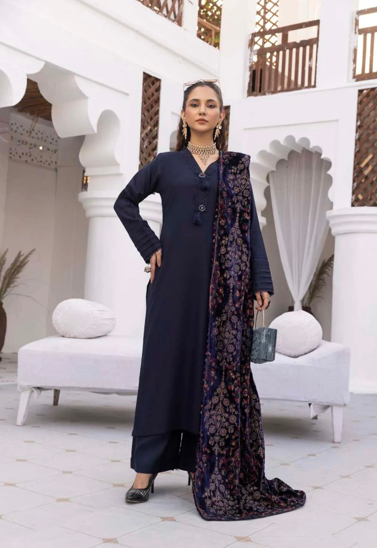 Jaan-b embroidered 3 piece dhanak suit with velvet shawl 01432