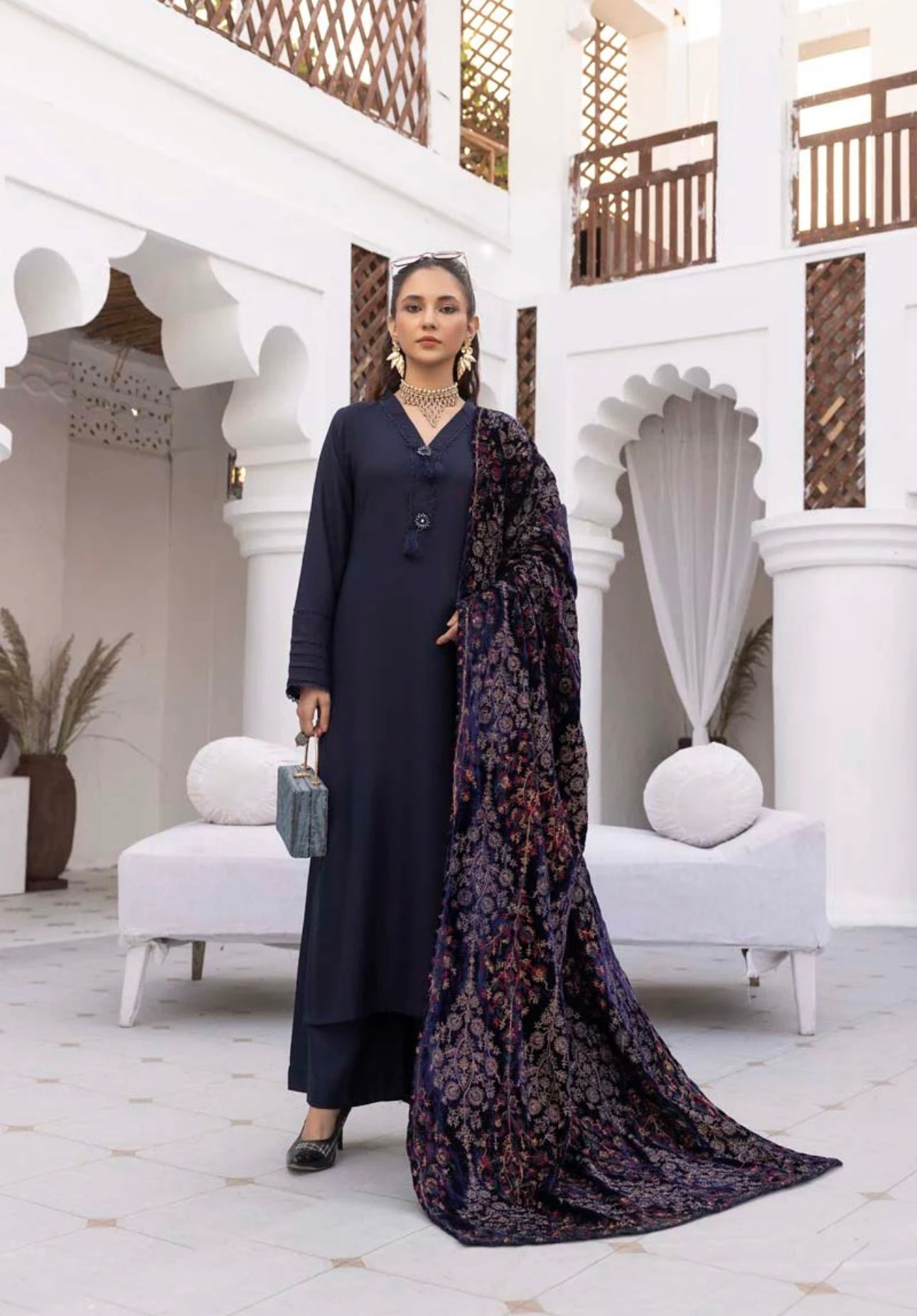 Jaan-b embroidered 3 piece dhanak suit with velvet shawl 01432