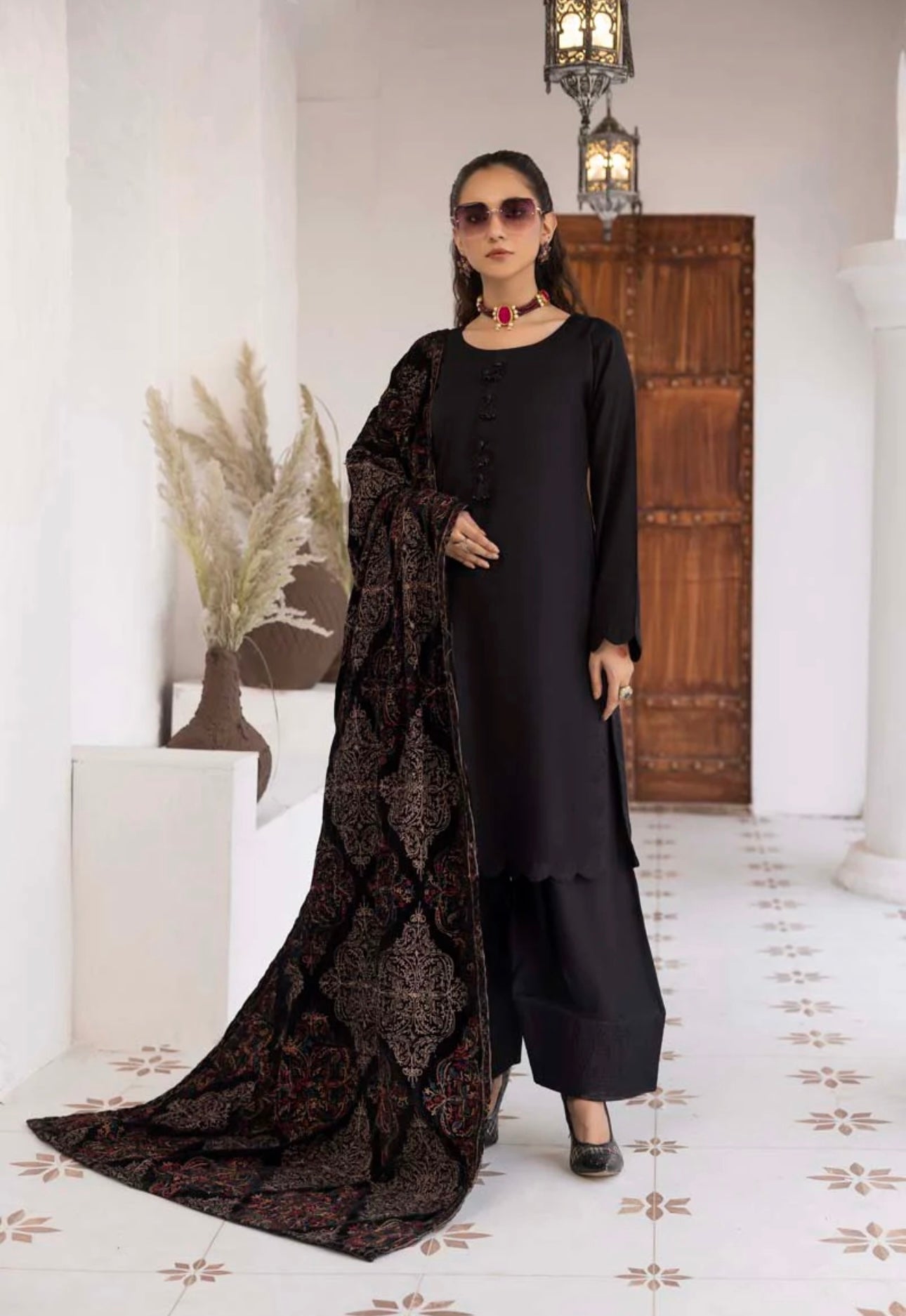 Jaan-b embroidered 3 piece dhanak suit with velvet shawl 01431