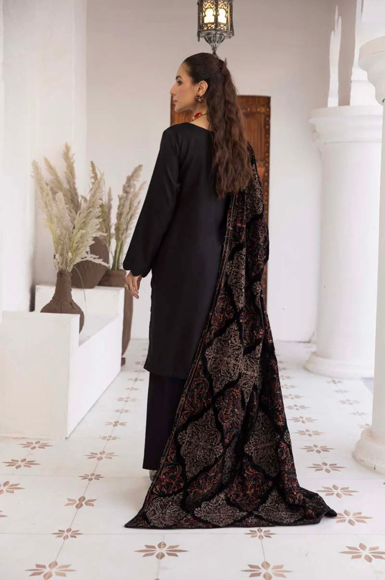 Jaan-b embroidered 3 piece dhanak suit with velvet shawl 01431