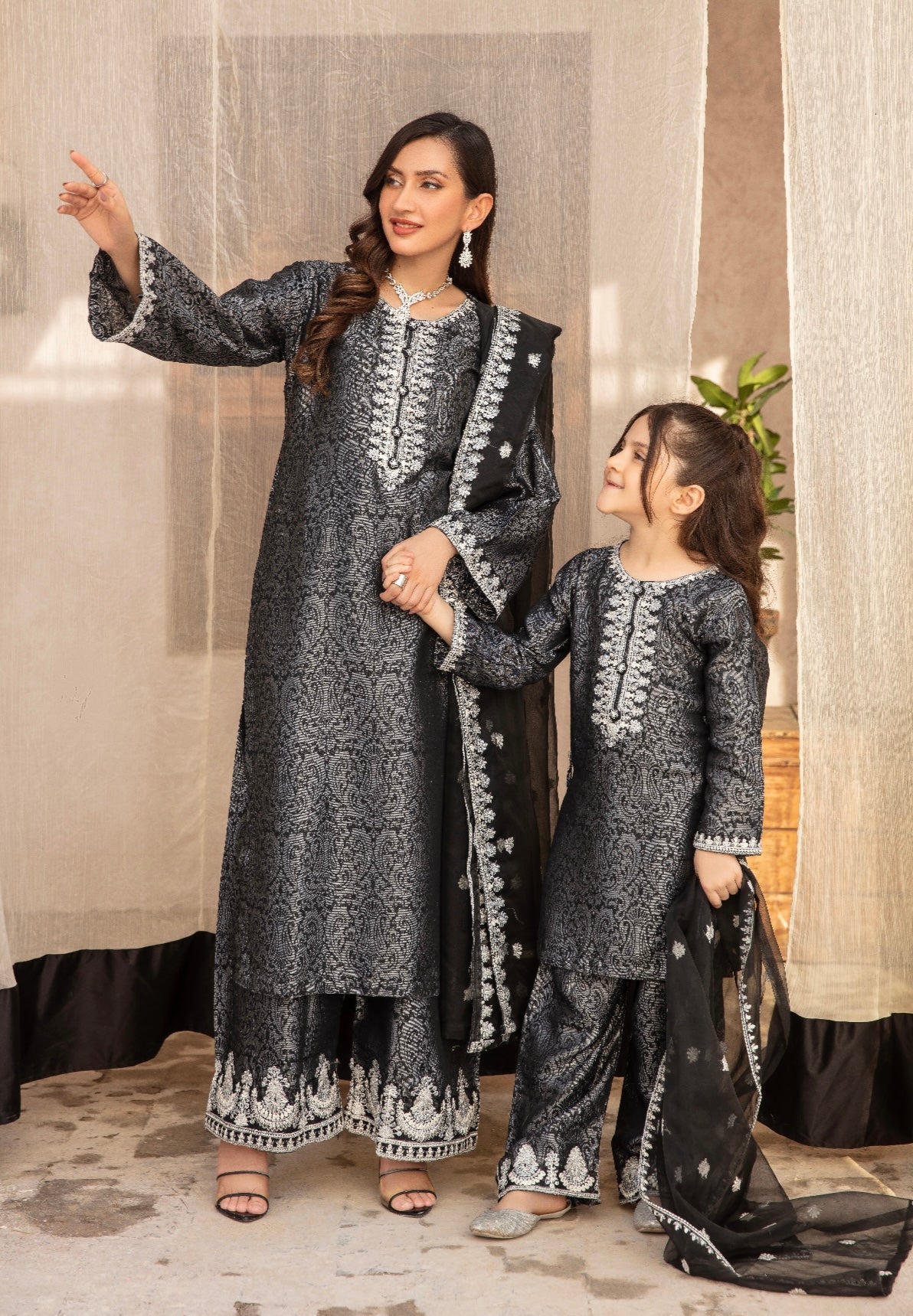 SIMONIE JACQUARD BY SIMRANS MUMMY & ME/kids BLACK READYMADE