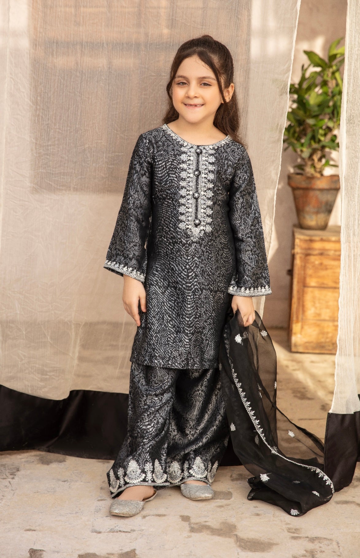 SIMONIE JACQUARD BY SIMRANS MUMMY & ME/kids BLACK READYMADE