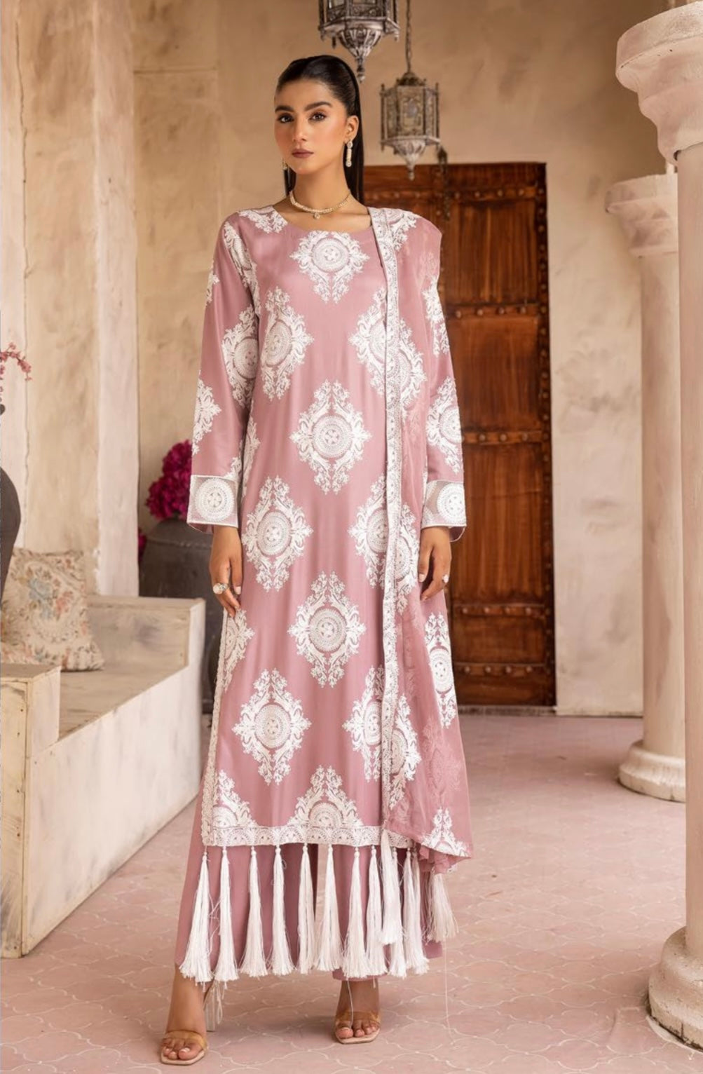 SIMRANS ‘CHAND’ | EMBROIDERED LINEN 3PC READYMADE | SM441 (PINK)