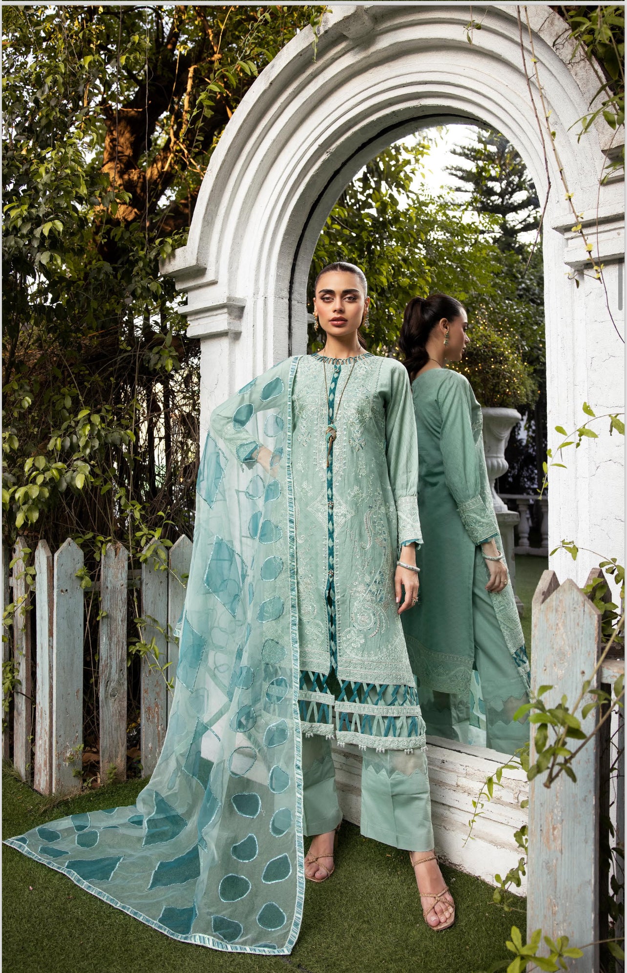 SIMRANS EID LUXURY JACQUARD LAWN MOTHER DAUGHTER:kids 3PC READYMADE SMD4534