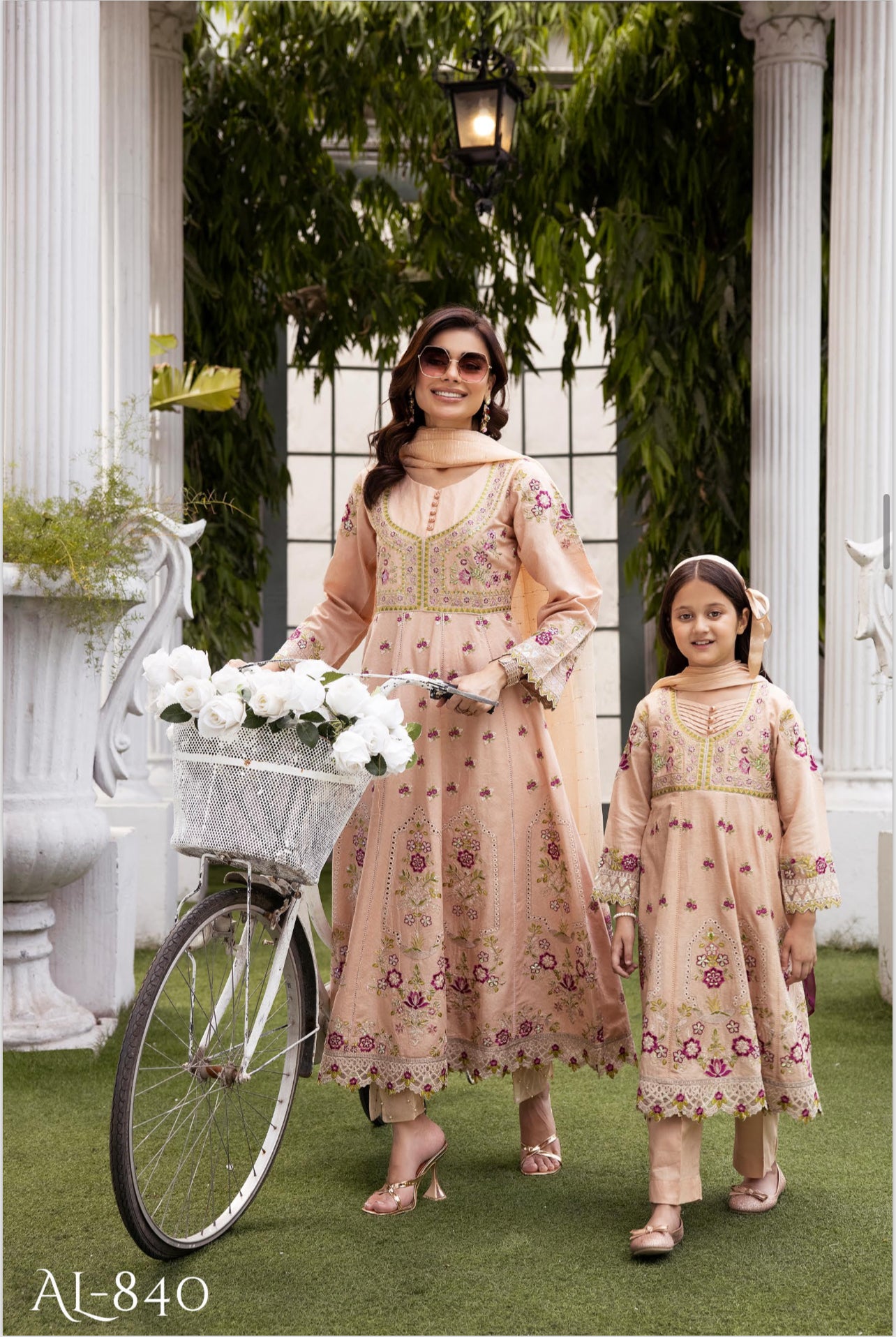 SIMRANS EID LUXURY JACQUARD LAWN MOTHER DAUGHTER:kids 3PC READYMADE SMD4535