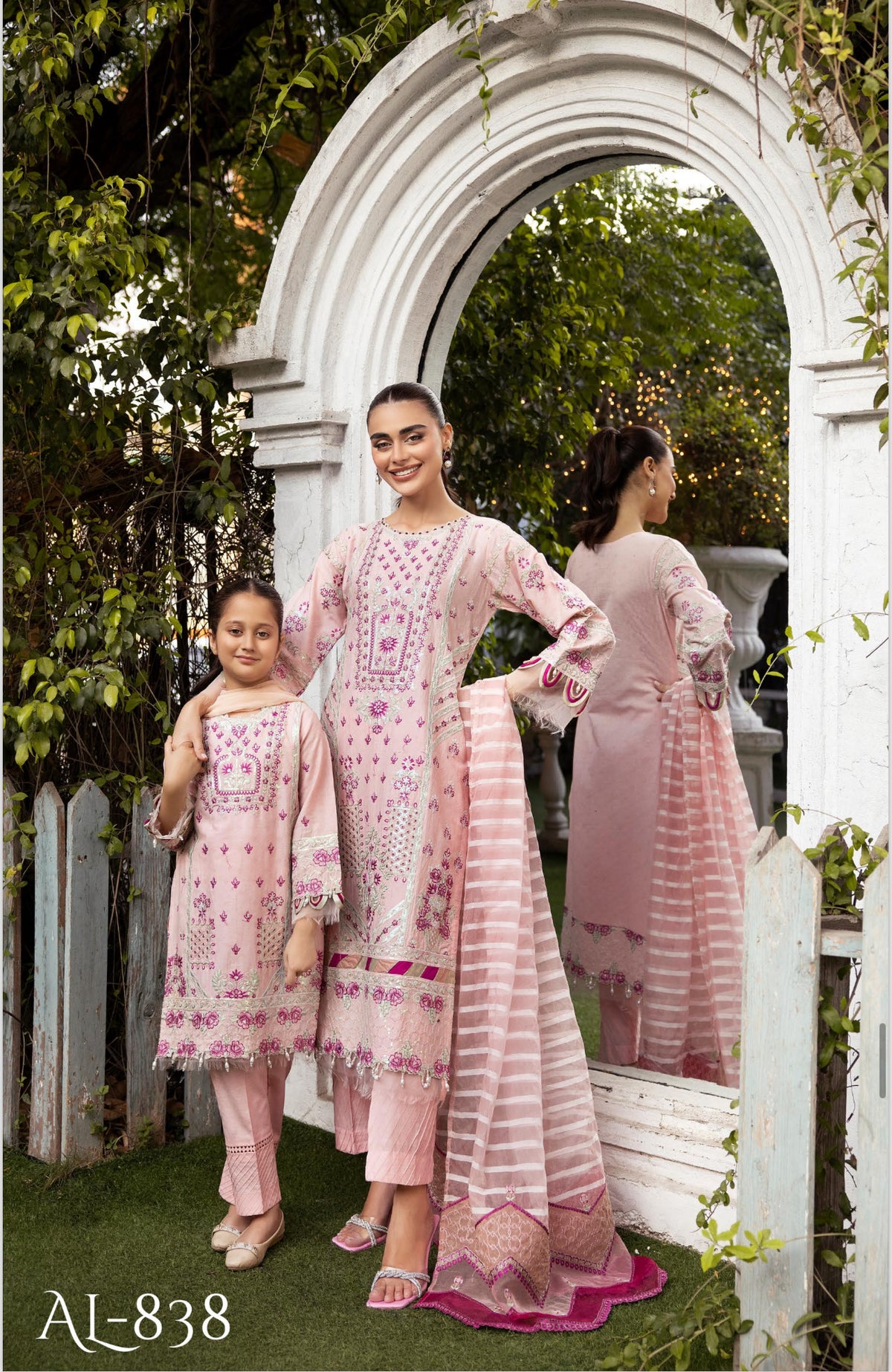 SIMRANS EID LUXURY JACQUARD LAWN MOTHER DAUGHTER:kids 3PC READYMADE SMD4537