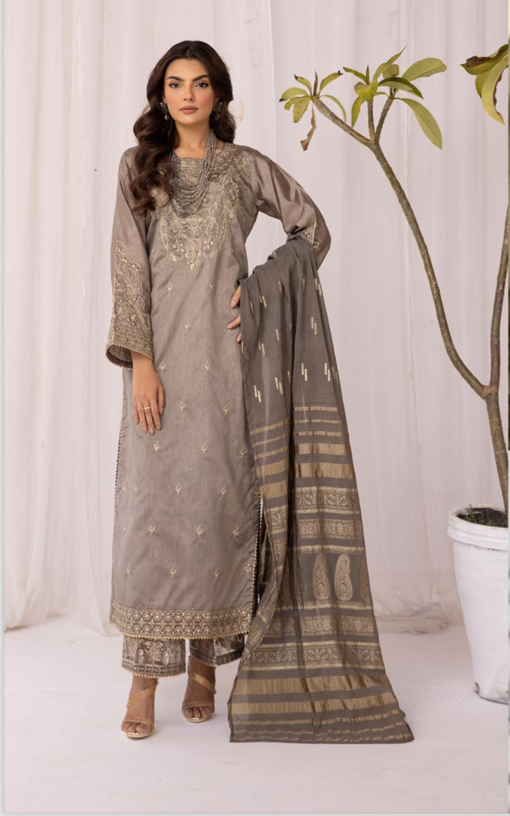 SIMRANS ‘HUSSAIN REHAR’ | EMBROIDERED RAW SILK READYMADE | SM323