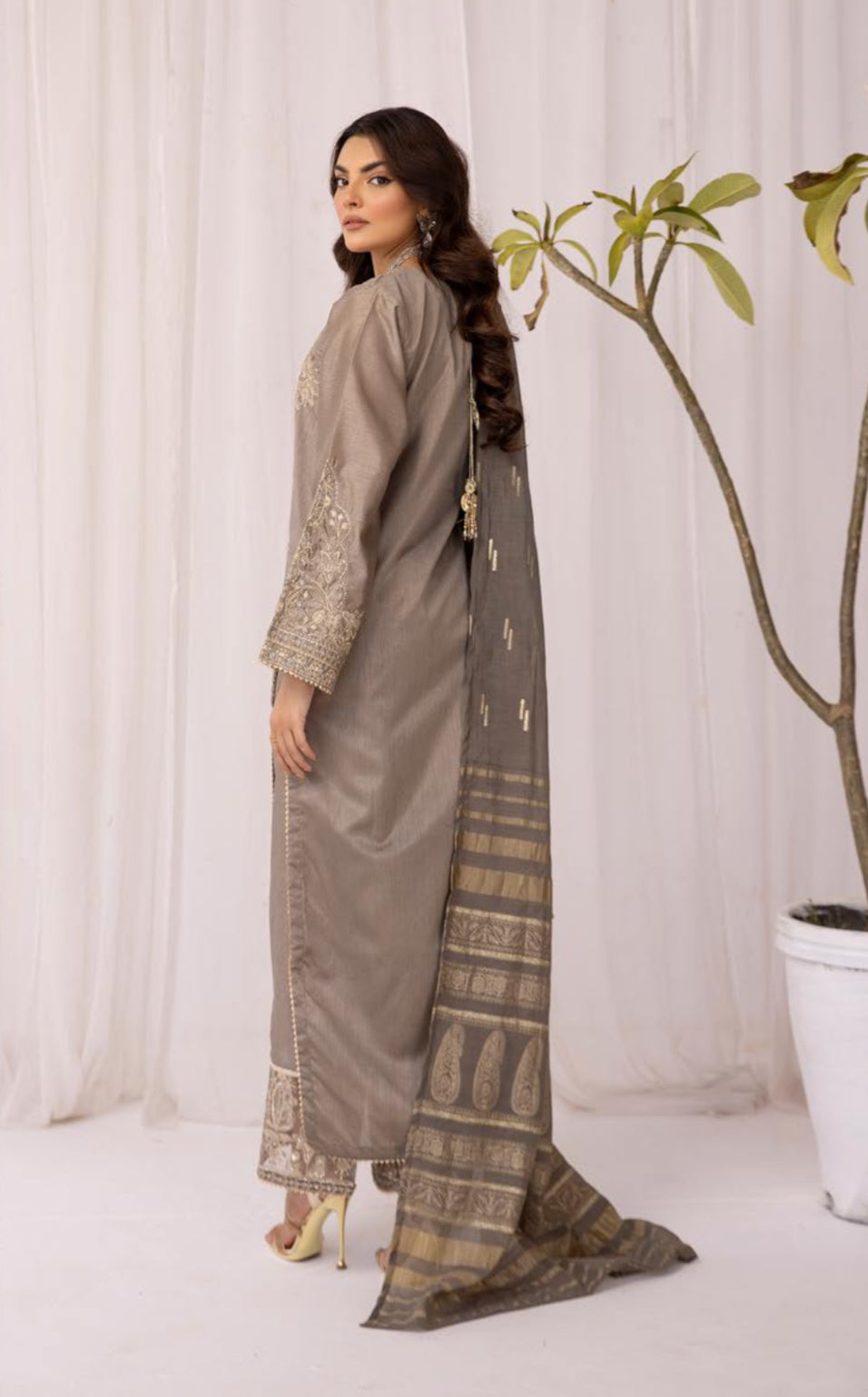 SIMRANS ‘HUSSAIN REHAR’ | EMBROIDERED RAW SILK READYMADE | SM323