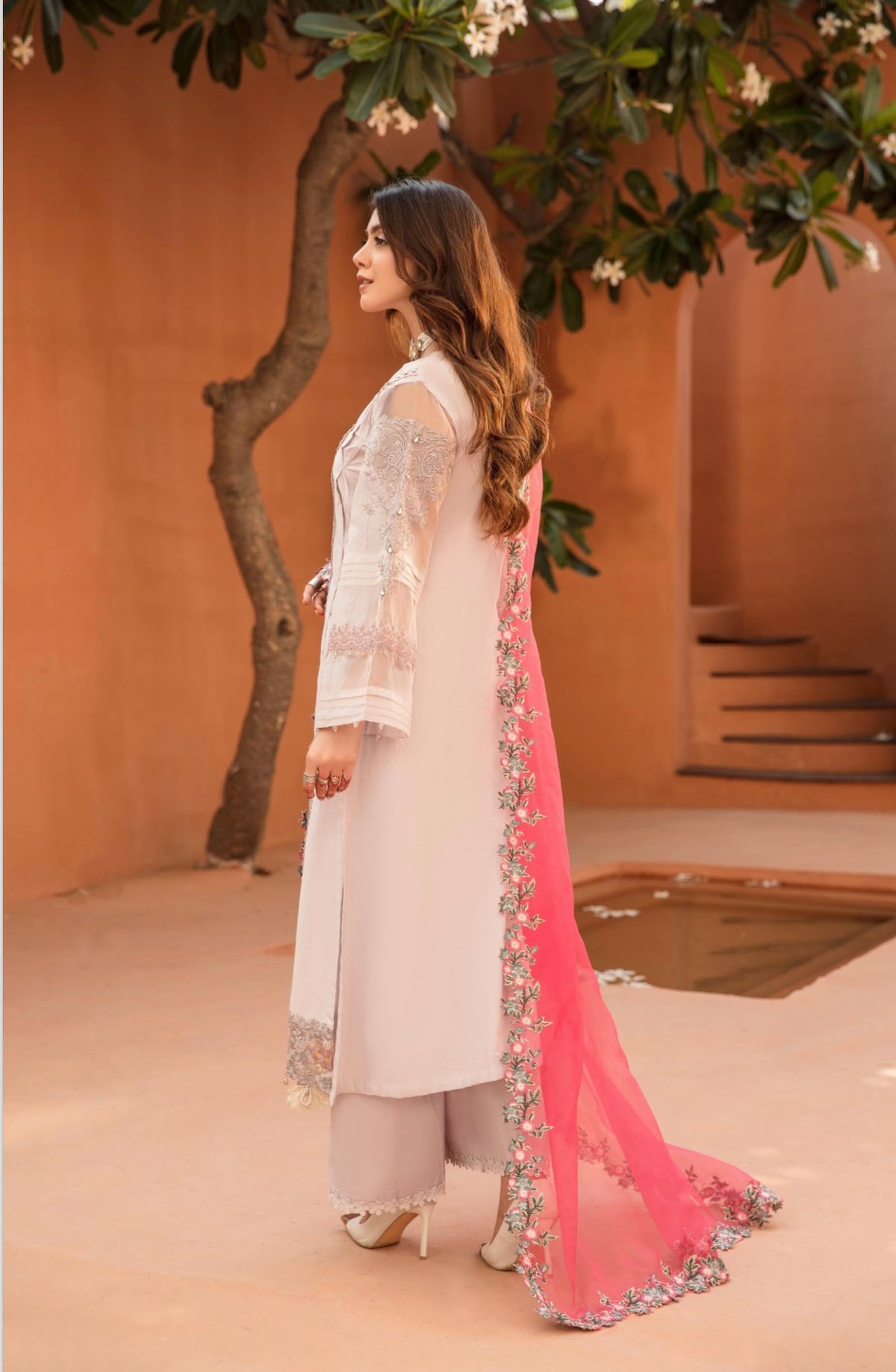 SIMRANS ‘NAKHRA 5.0’ | EMBROIDERED LAWN READYMADE | SM462