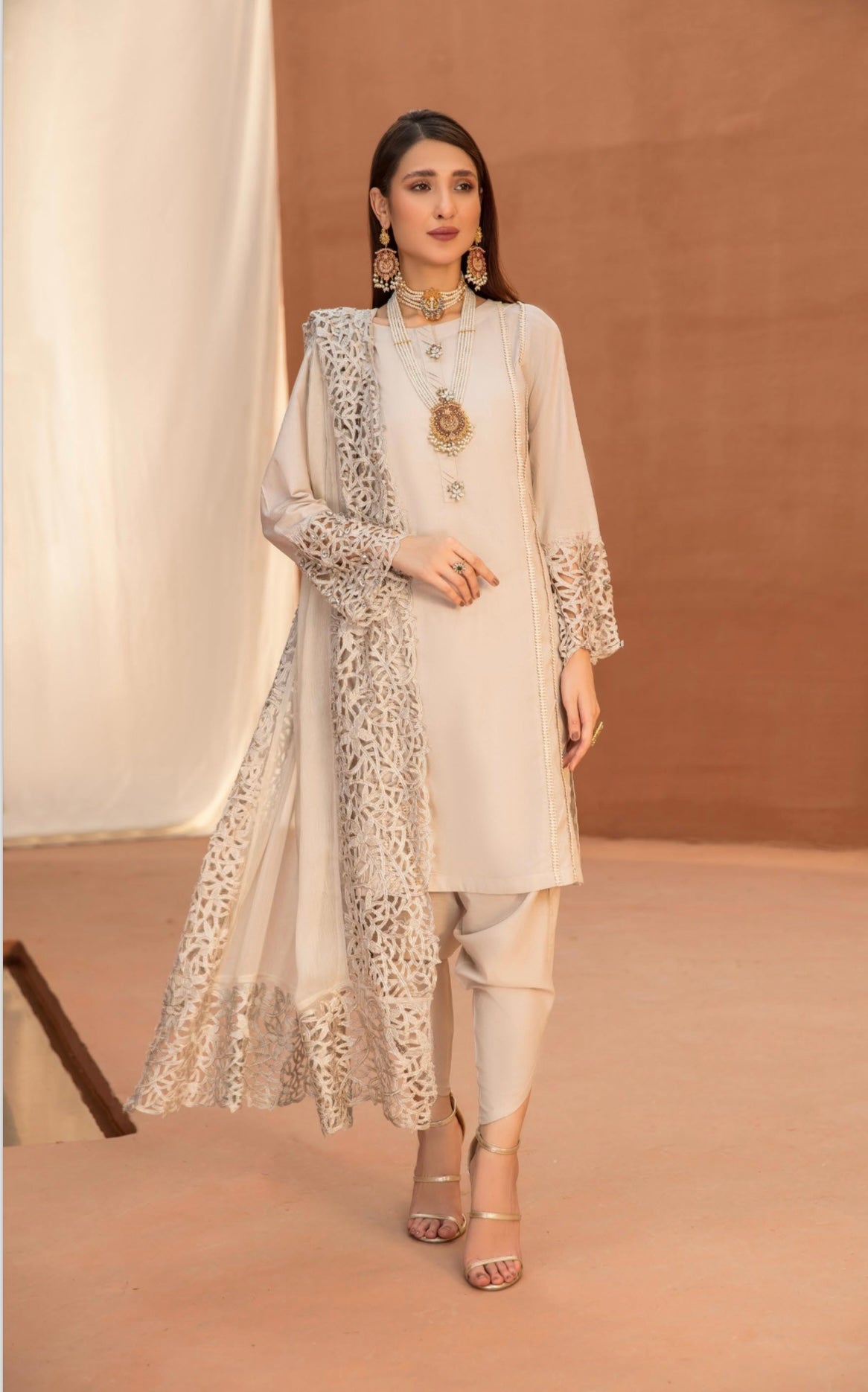 SIMRANS ‘NAKHRA 5.0’ | EMBROIDERED LAWN READYMADE | SM464