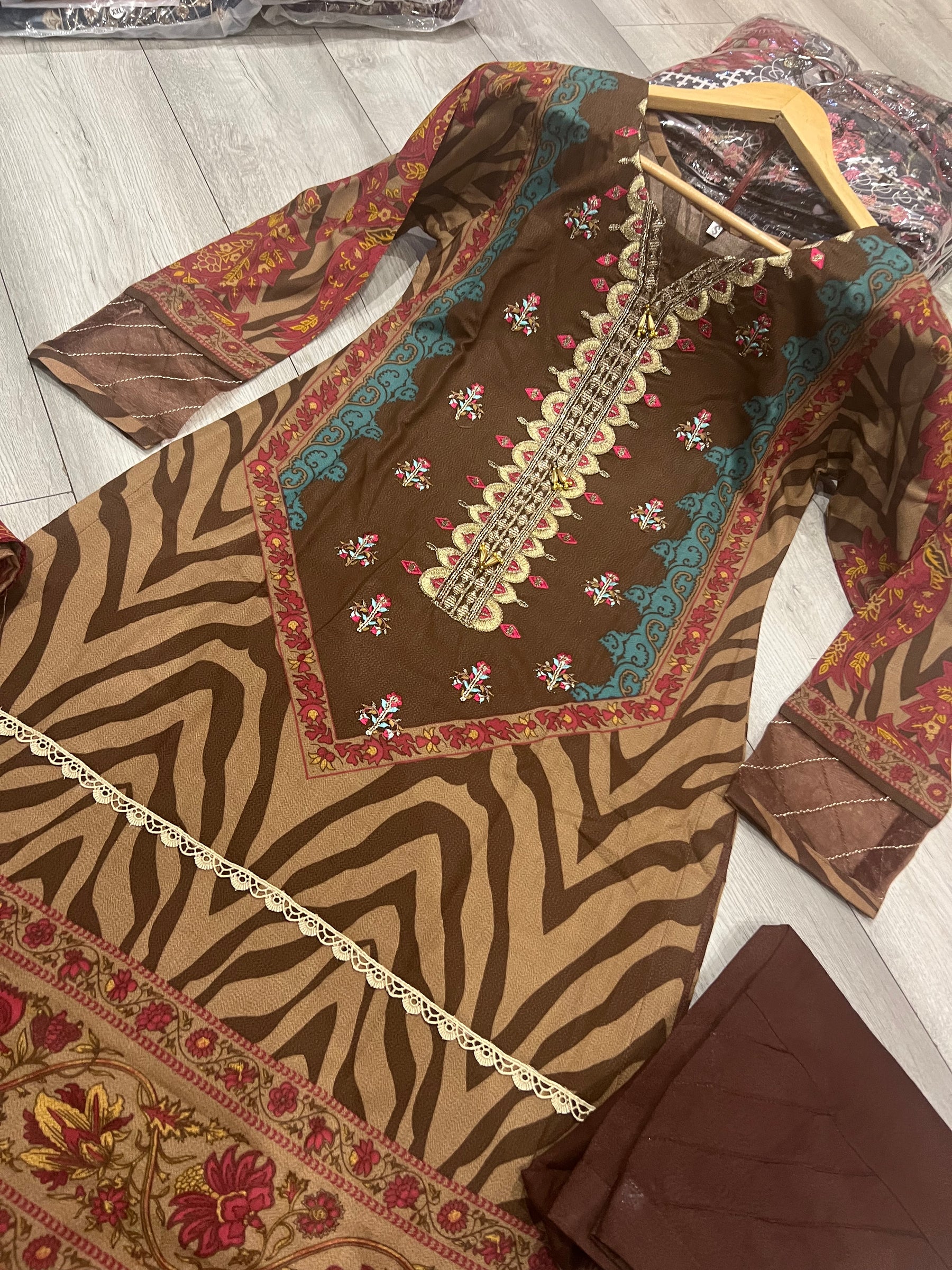 MARIA B INSPIRED | EMBROIDERED 3PC DHANAK READYMADE MBDR-301