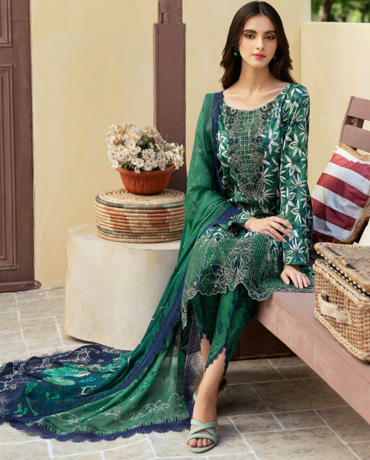 RAMSHA ‘RANGREZ’ | EMBROIDERED LAWN READYMADE | L1101