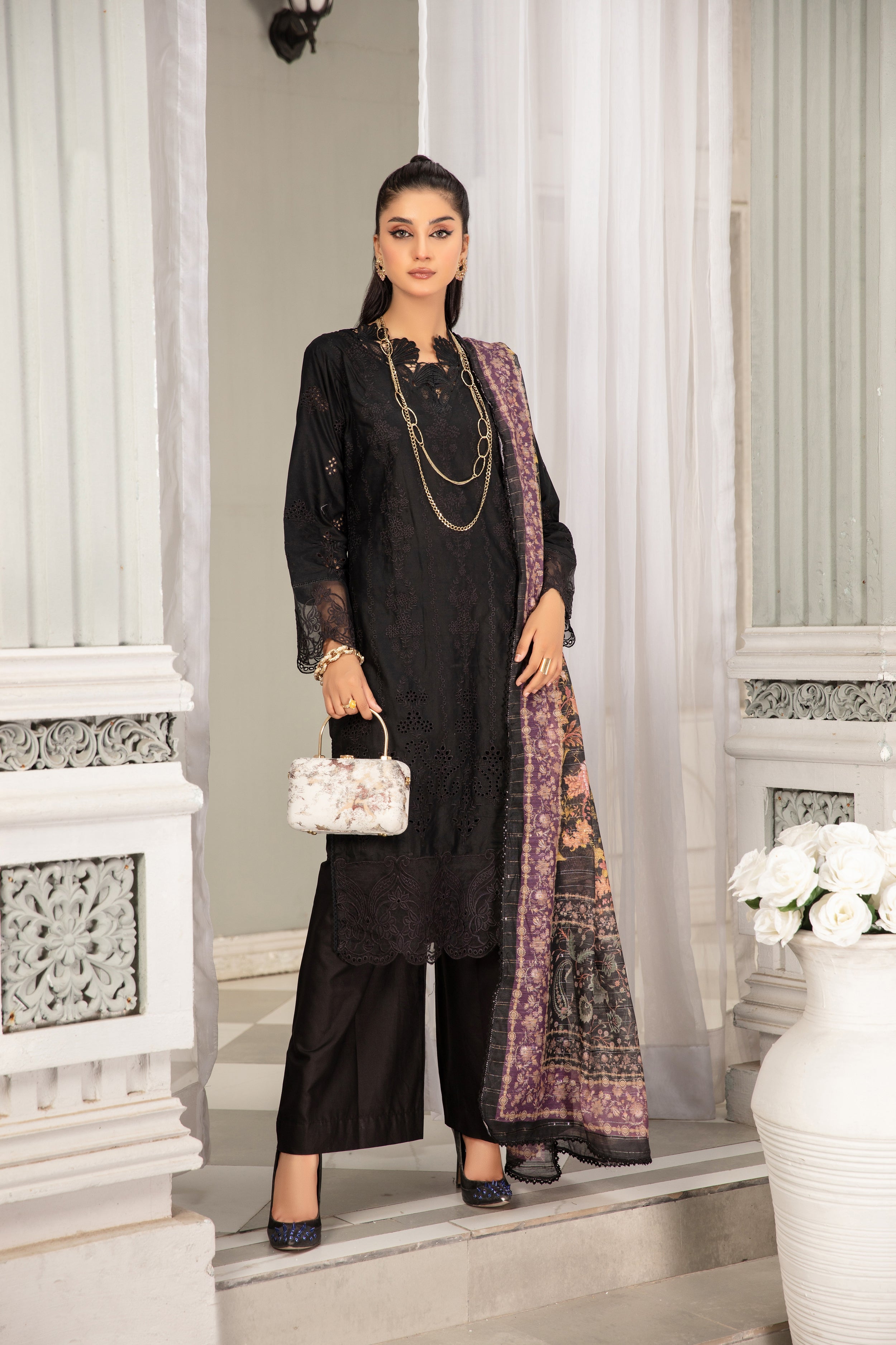 SIMRANS ‘KOHAAR’ EMBROIDERED CHIKENKARI 3PC READYMADE | SM461